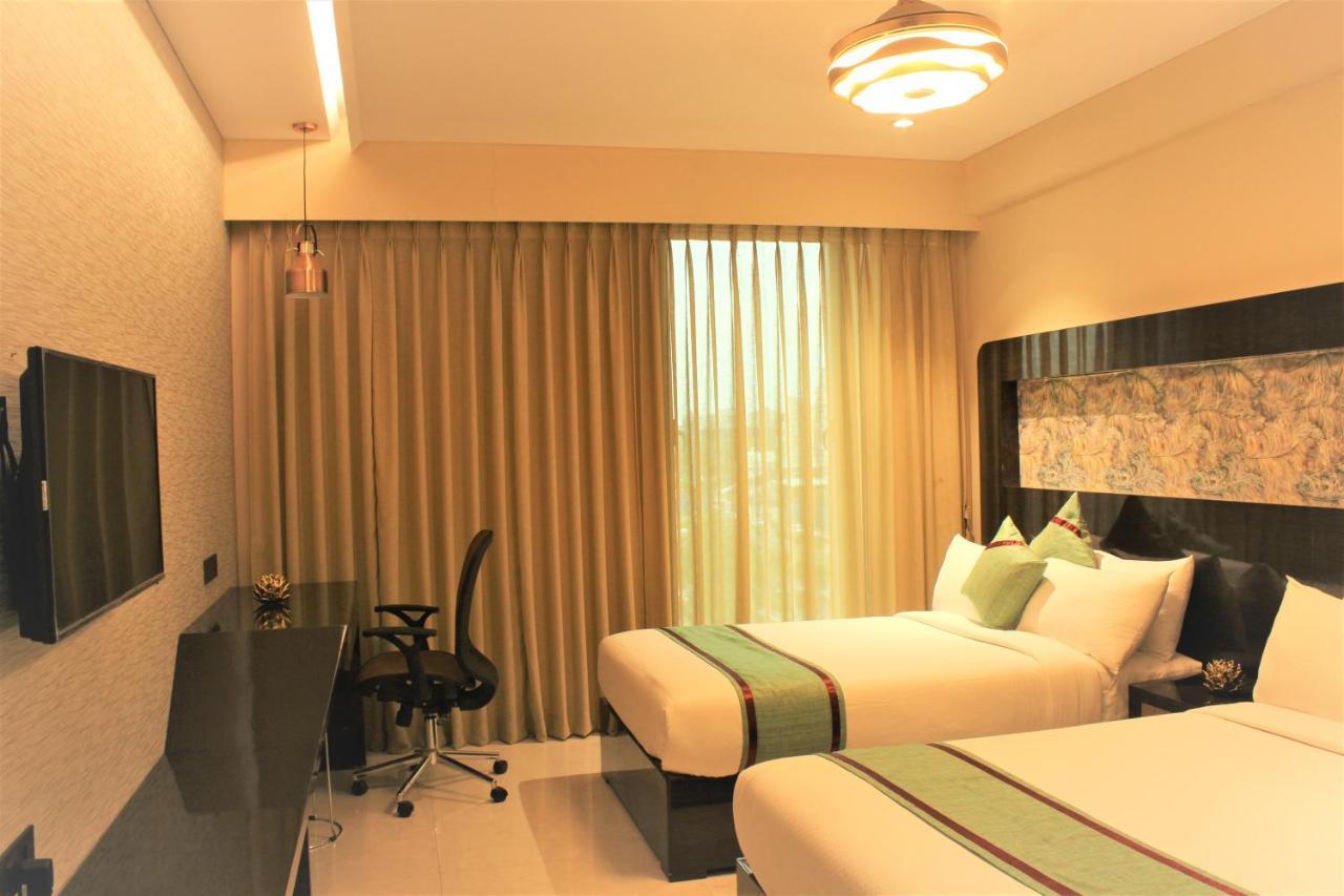 Zip By Spree Hotels スーラト エクステリア 写真