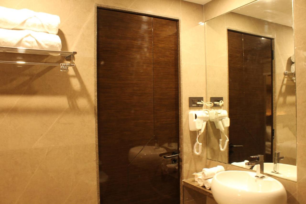 Zip By Spree Hotels スーラト エクステリア 写真