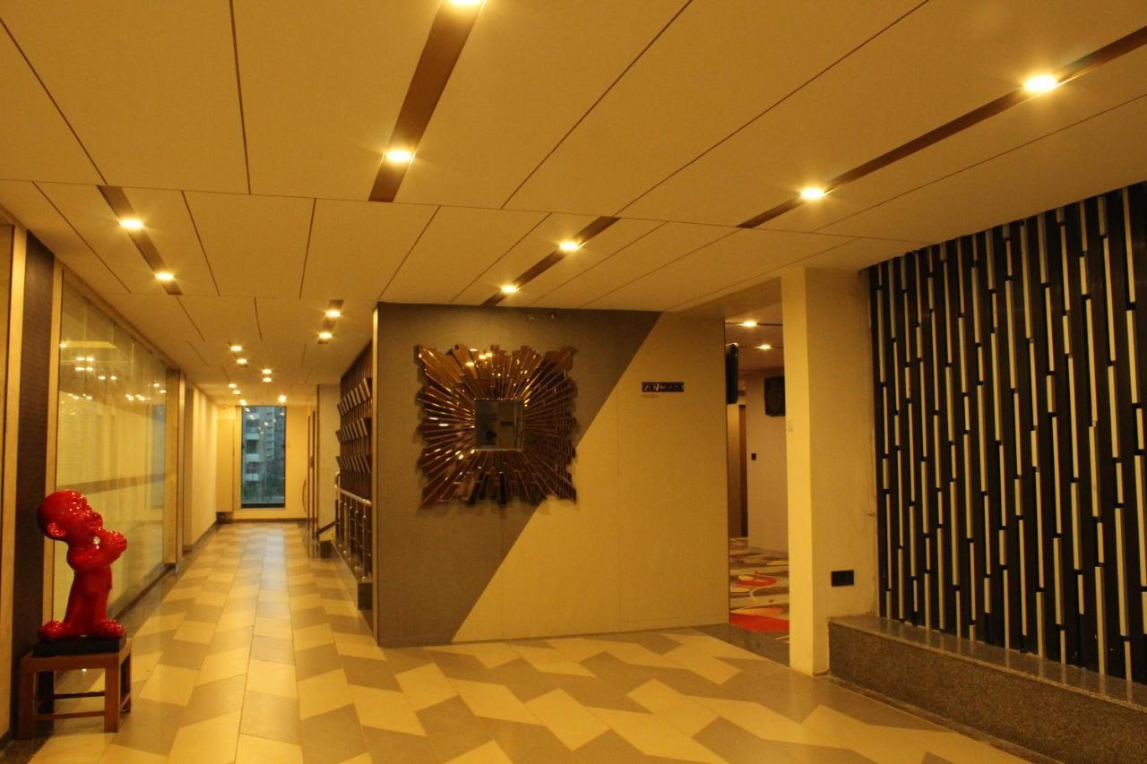 Zip By Spree Hotels スーラト エクステリア 写真