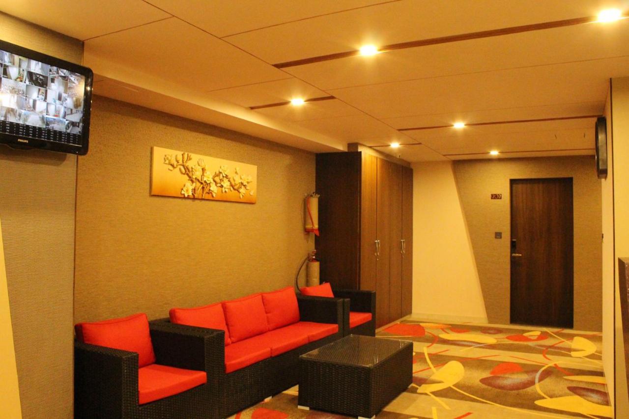 Zip By Spree Hotels スーラト エクステリア 写真