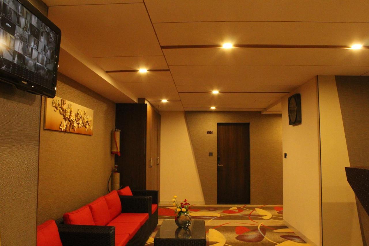 Zip By Spree Hotels スーラト エクステリア 写真