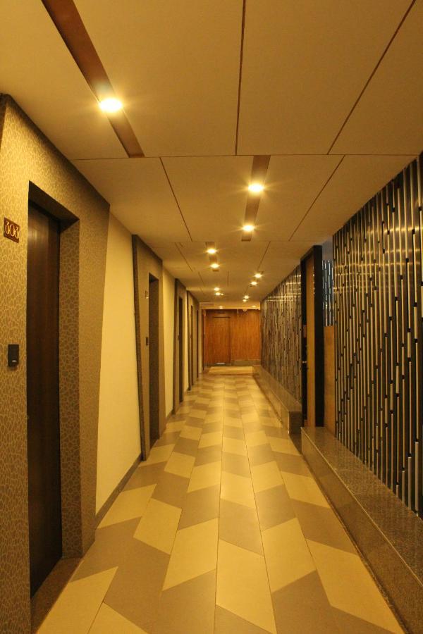 Zip By Spree Hotels スーラト エクステリア 写真