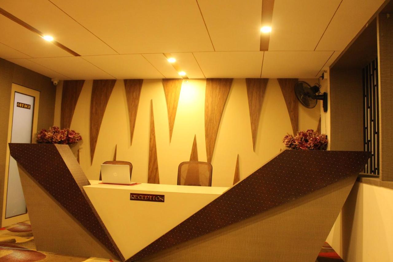 Zip By Spree Hotels スーラト エクステリア 写真
