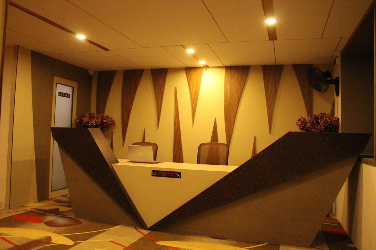 Zip By Spree Hotels スーラト エクステリア 写真
