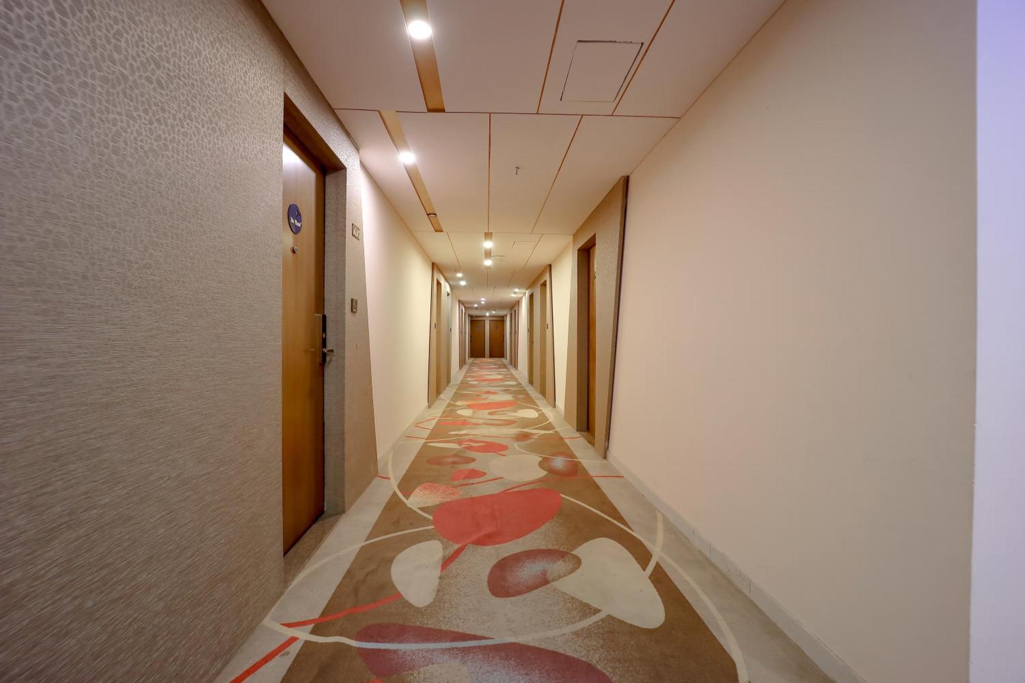 Zip By Spree Hotels スーラト エクステリア 写真