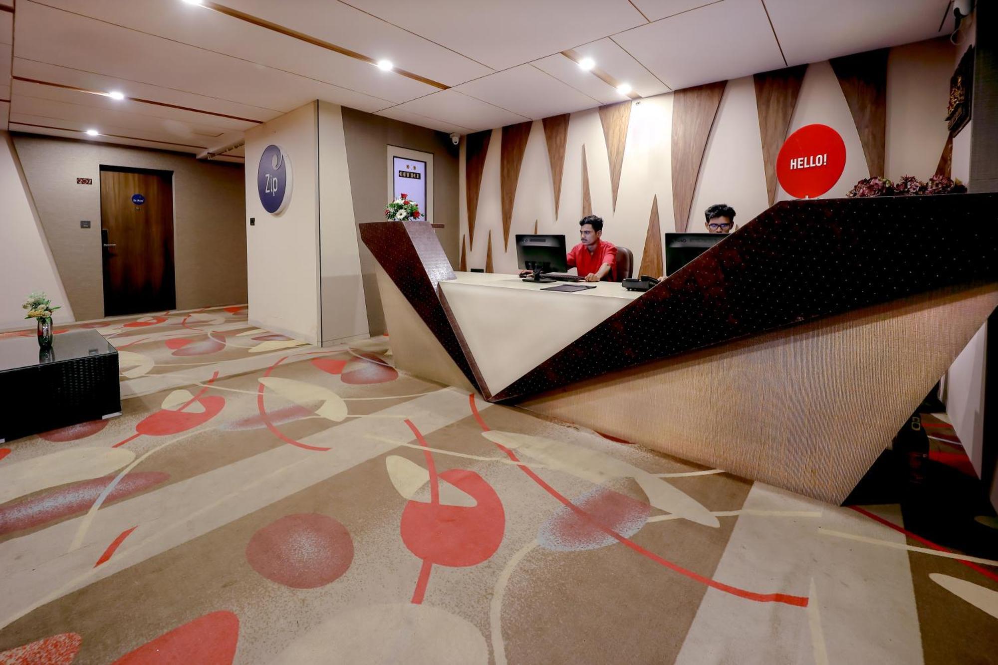 Zip By Spree Hotels スーラト エクステリア 写真