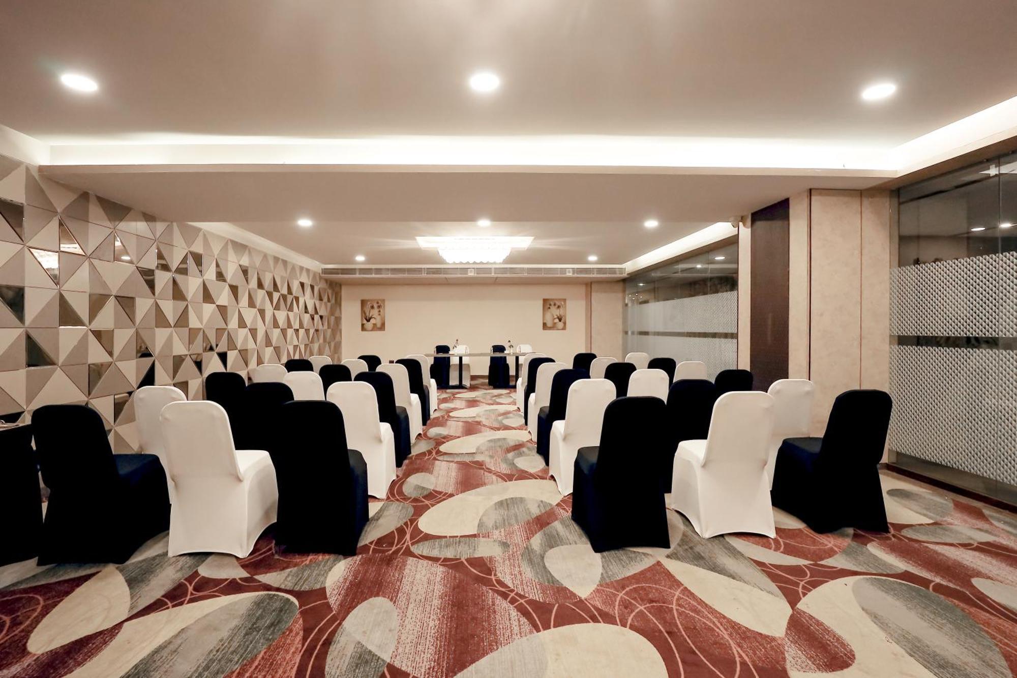 Zip By Spree Hotels スーラト エクステリア 写真