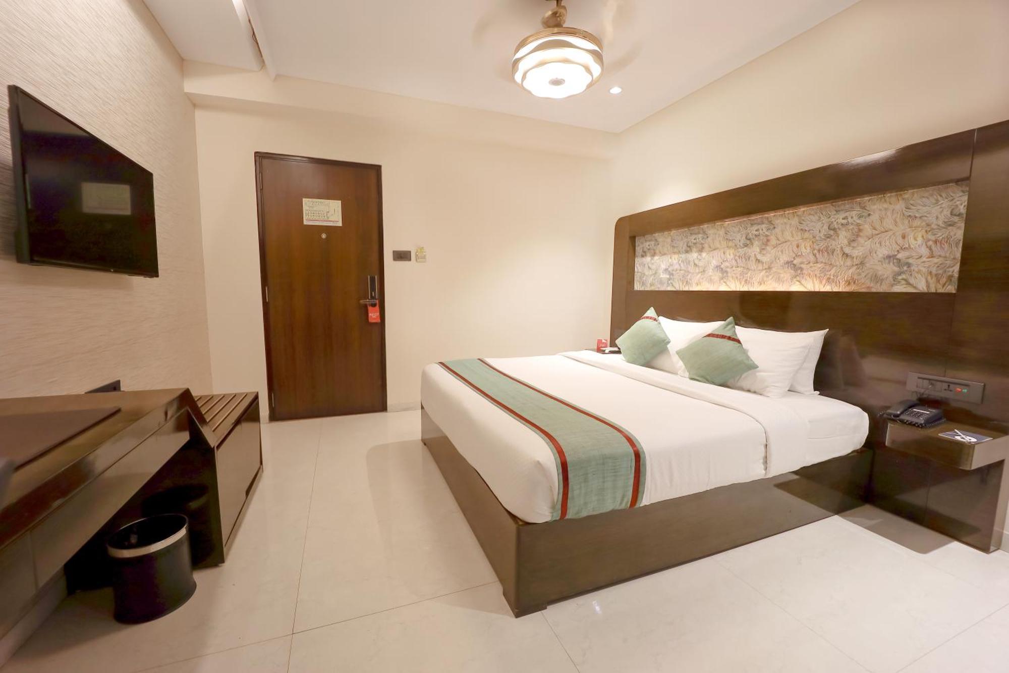 Zip By Spree Hotels スーラト エクステリア 写真