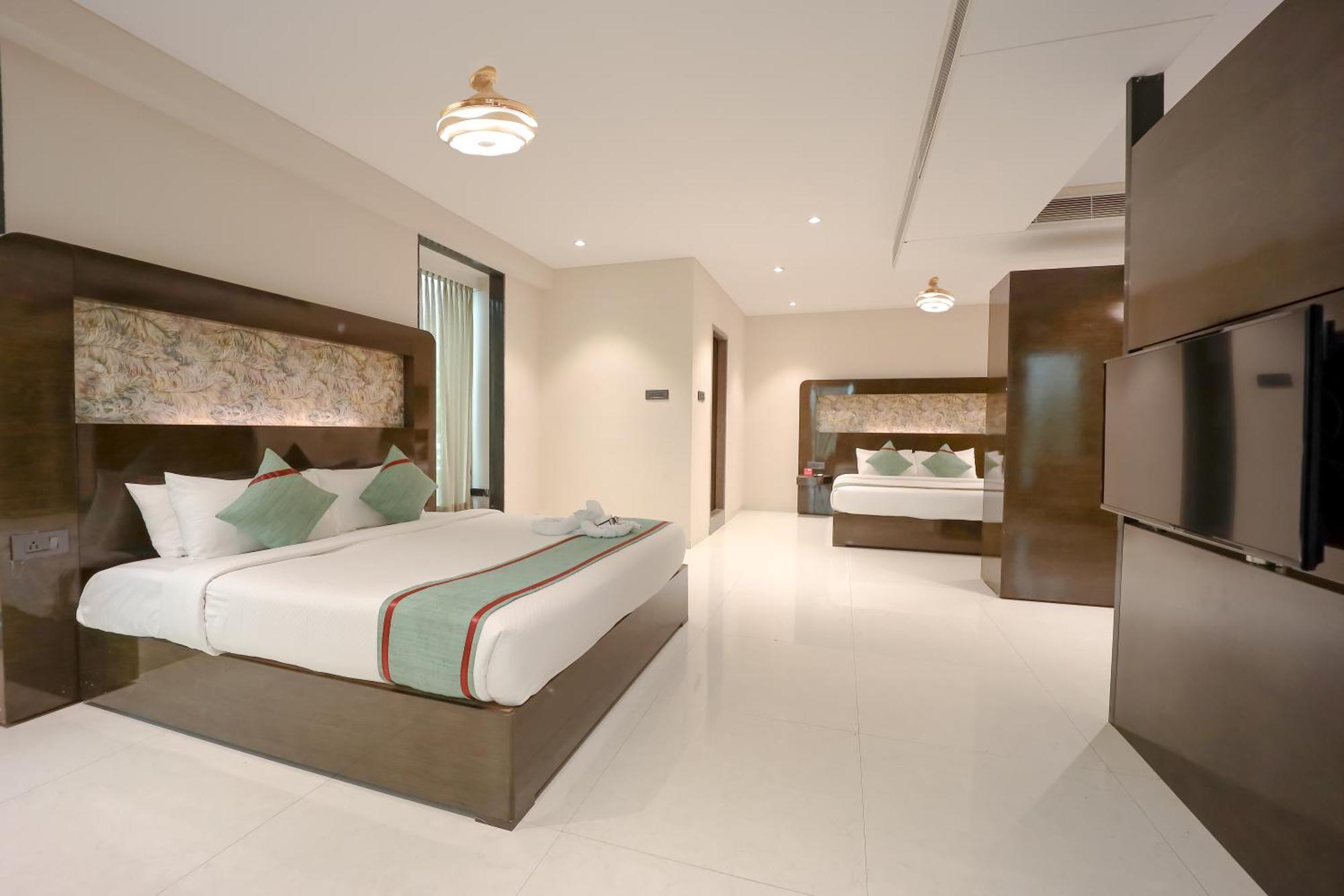 Zip By Spree Hotels スーラト エクステリア 写真
