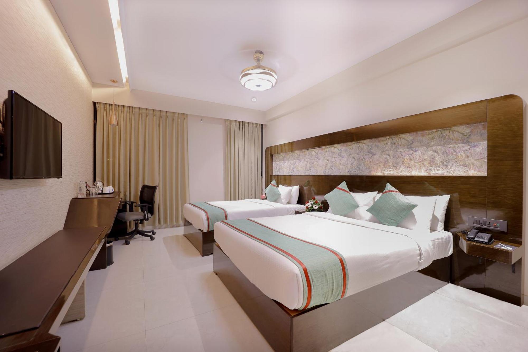 Zip By Spree Hotels スーラト エクステリア 写真