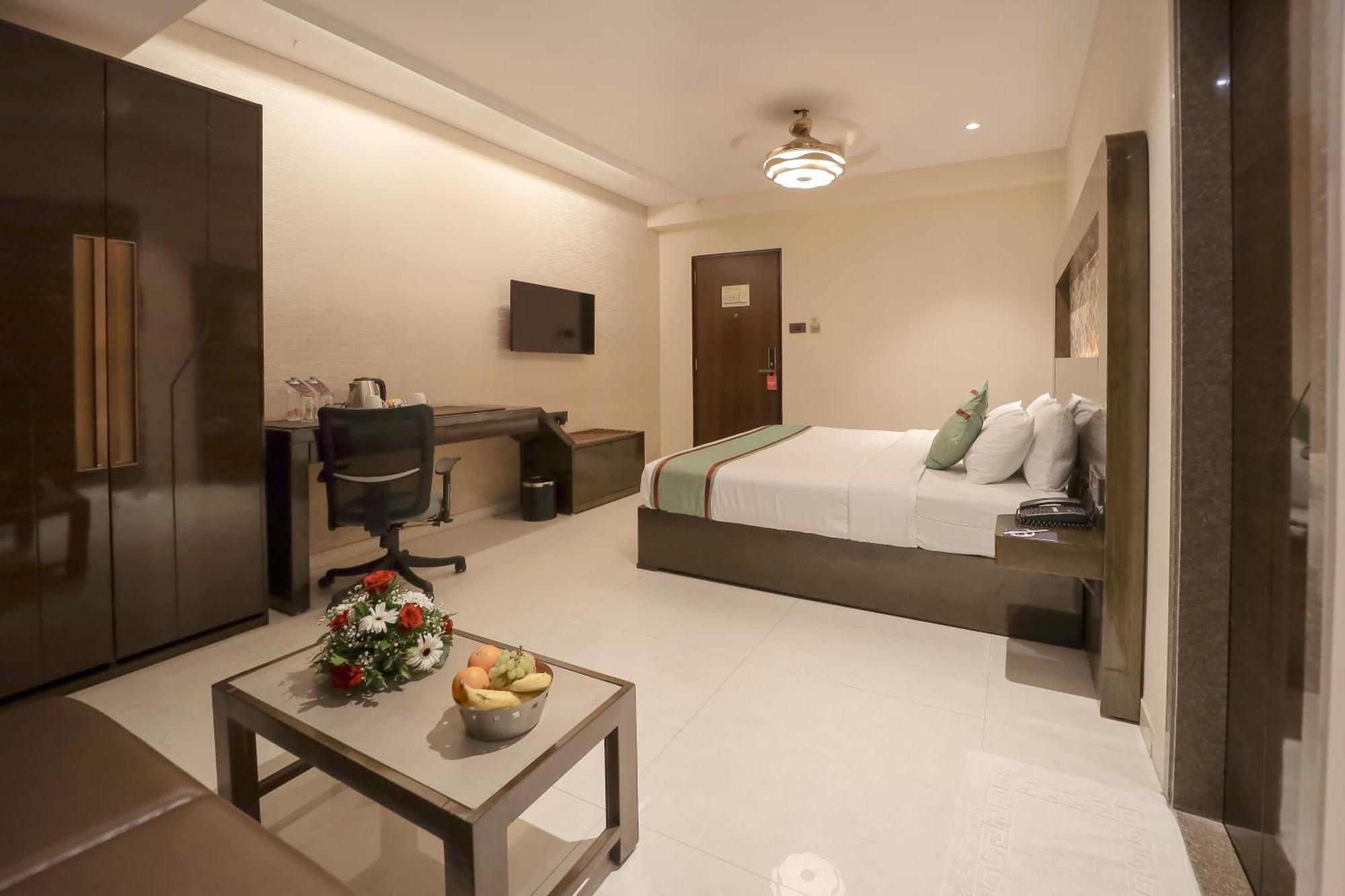 Zip By Spree Hotels スーラト エクステリア 写真