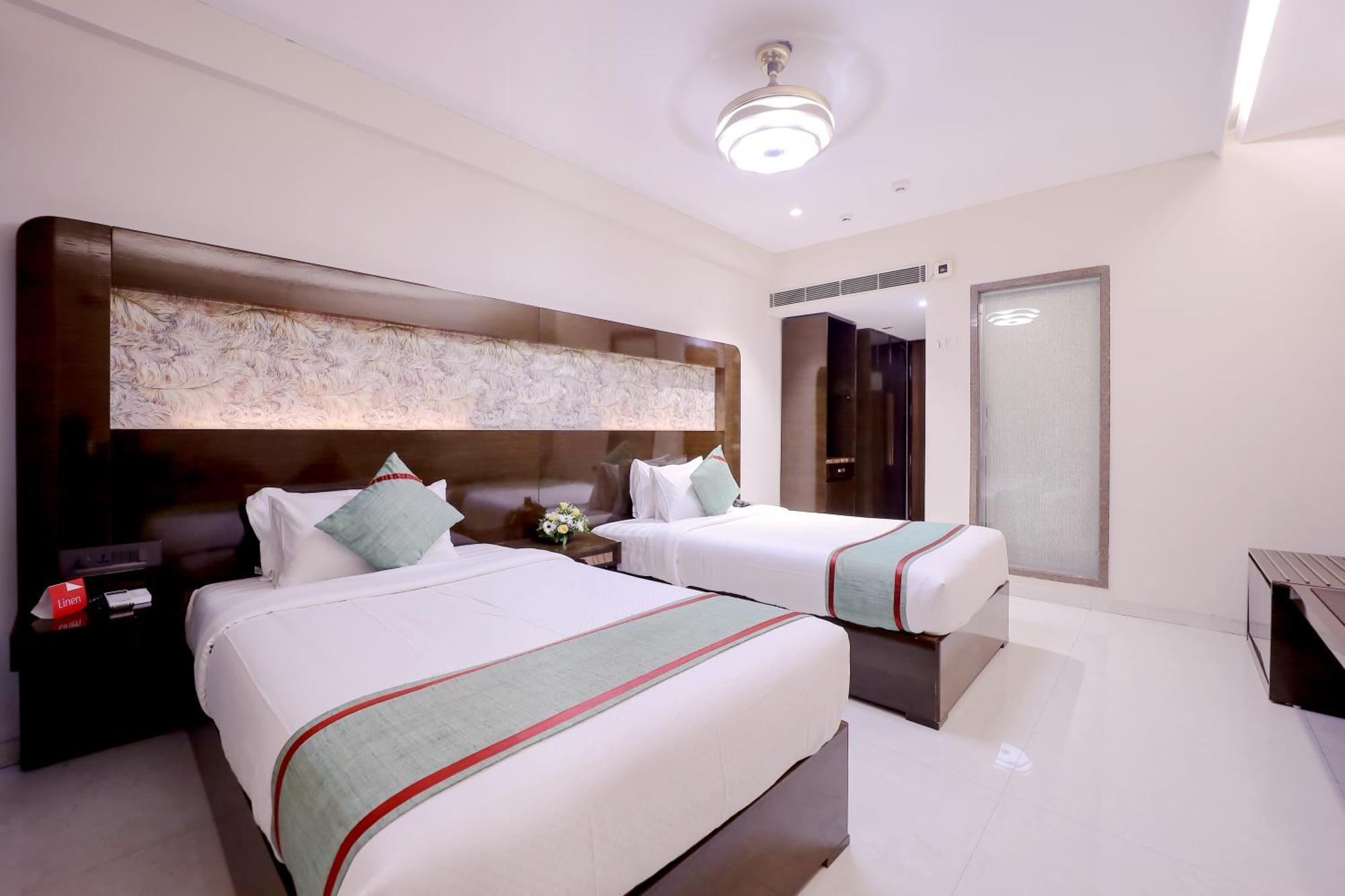Zip By Spree Hotels スーラト エクステリア 写真