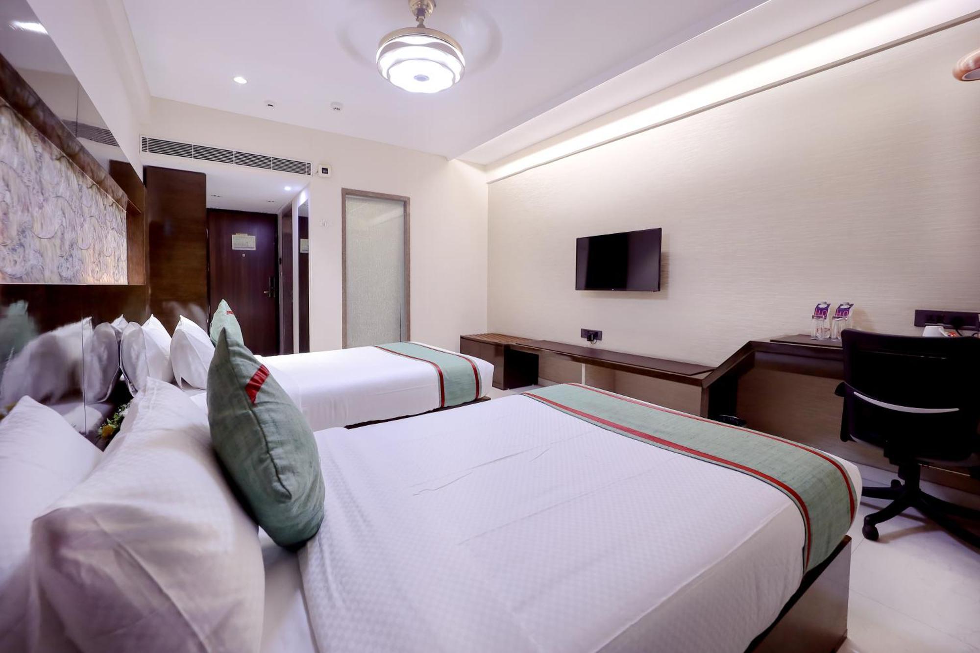Zip By Spree Hotels スーラト エクステリア 写真